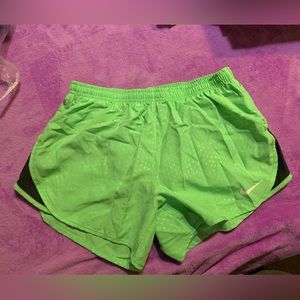 2 Nike 2 under armor